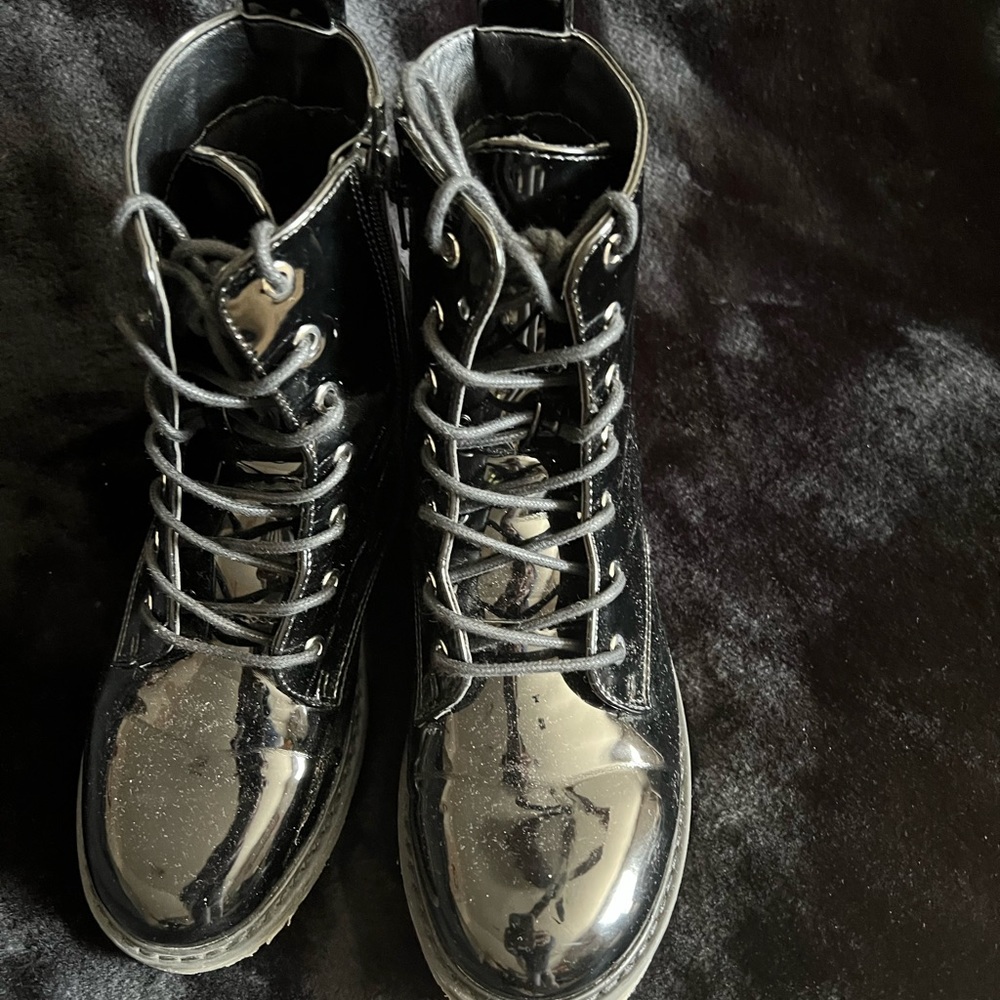 Black patent leather boots size 7 great condition